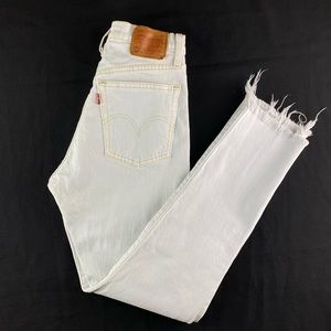 Levi’s 501 premium distressed Jeans size 25